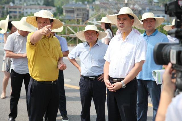 宜昌市市長(zhǎng)到蕭氏調(diào)研二期建設(shè)情況